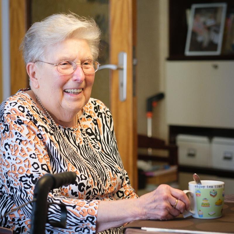 Vrijwilliger Mia en klant Arlette 4