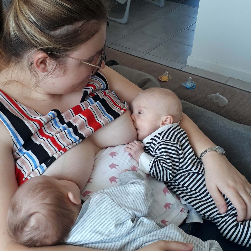 borstvoeding geven bij een tweeling kan ook op een comfortabele manier
